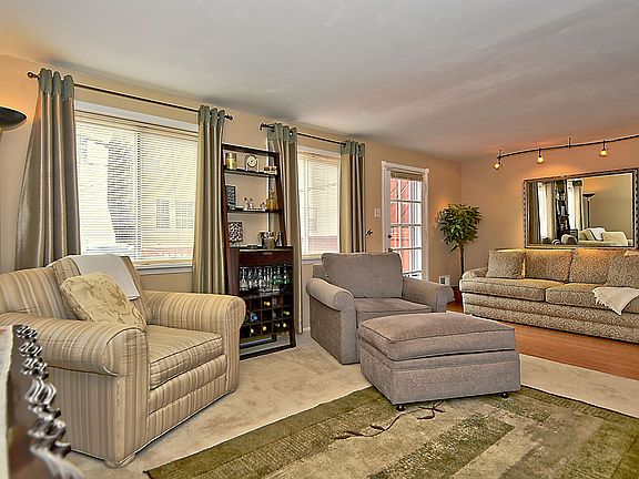 5th image of 8067 Saint Annes Ct