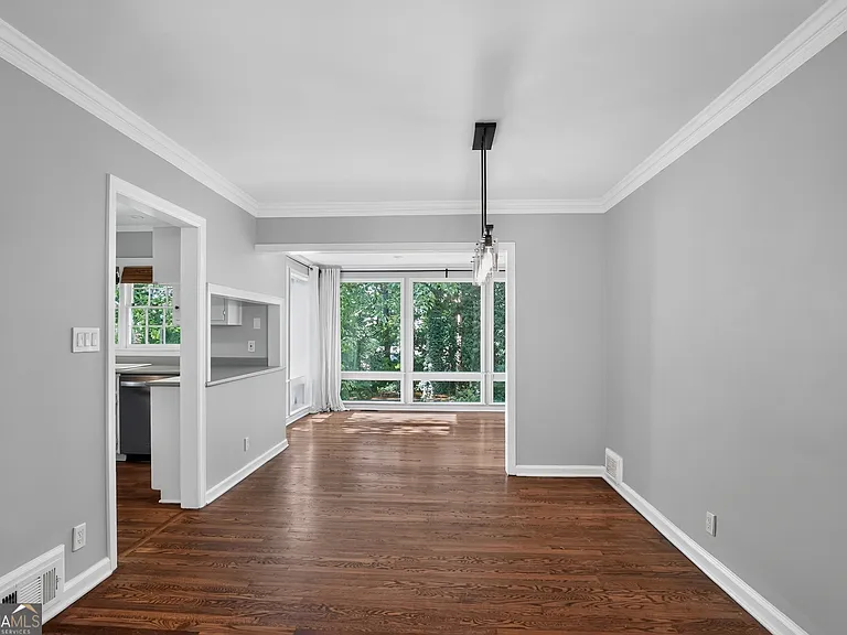 807 Cardova Dr NE — Photo 4