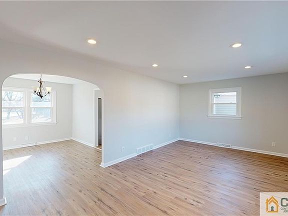 4th image of 31 Lettau Dr
