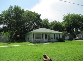 701 N Washington St, Kaufman, TX 75142