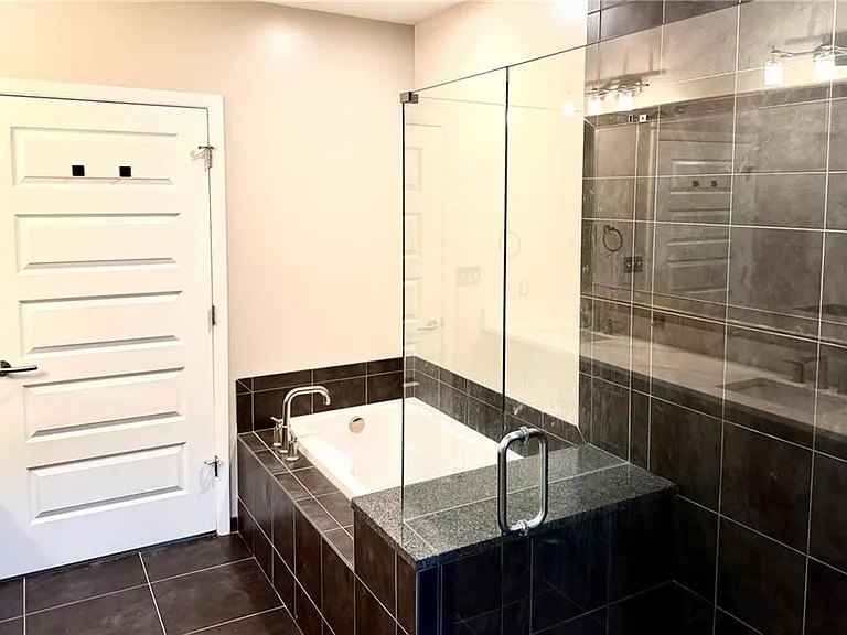1080 Peachtree St NE #2110 — Photo 38