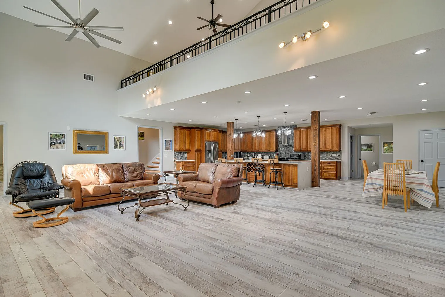 3 bed, 2.0 bath, 3498 sqft, $5,547 — Photo 3
