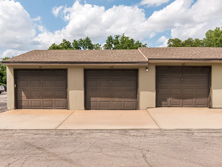 6565 W Foxridge Dr — Photo 40