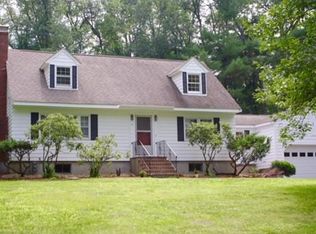 4 Danforth Ln, Chelmsford, MA 01824