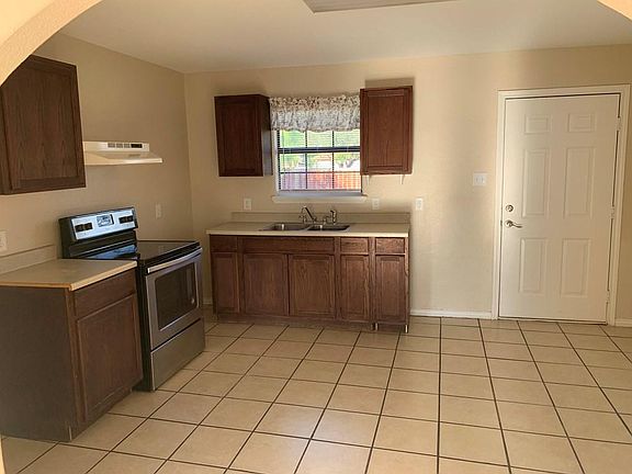 4th image of 1034 Lazar Dr