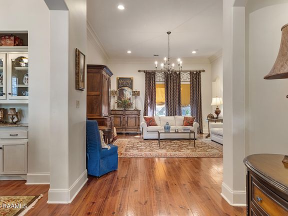 5th image of 109 Woodbridge Dr