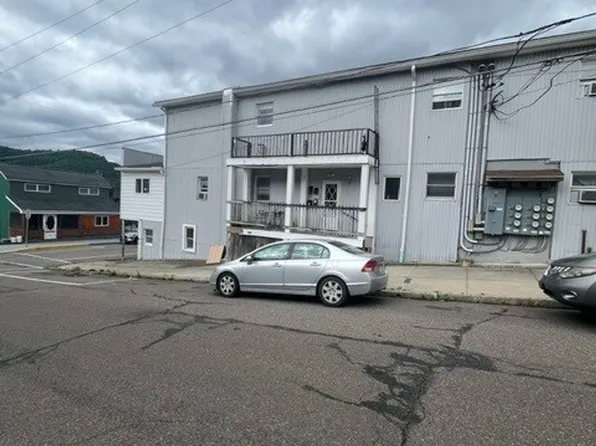1 W Garibaldi Ave, 1 W Garibaldi Ave #4, Nesquehoning, PA 18240