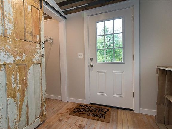 5th image of 522 Densmore St