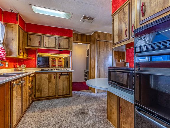 5th image of 2052 Gold St #106