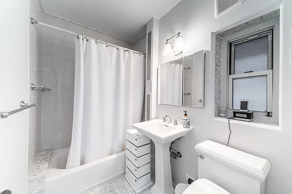 Sold by Weichert Manhattan Midtown | media 19