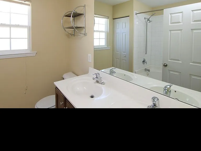 8843 Thornton Town Pl — Photo 3