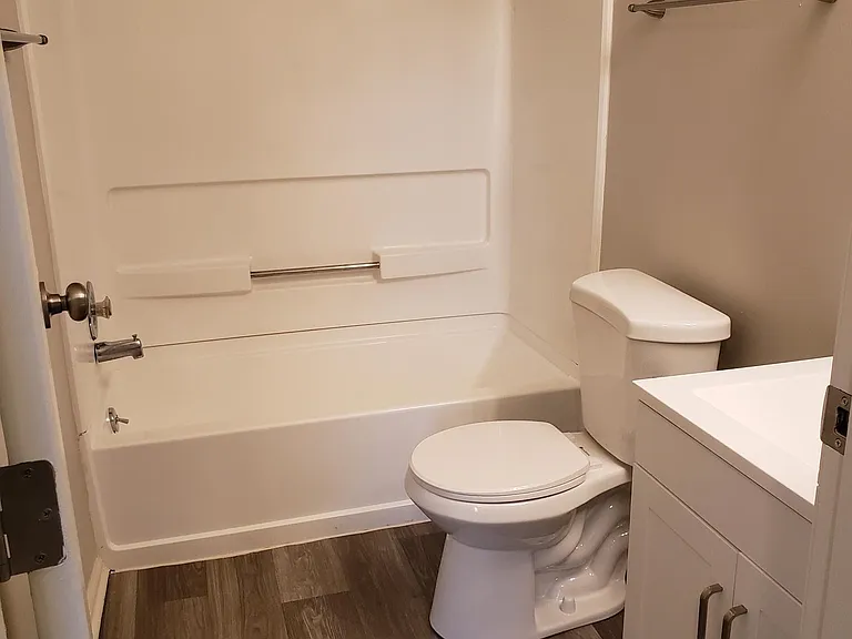 Harbour Club Apartments — Photo 15