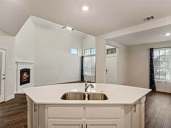 5th image of 6016 Dandelion Dr