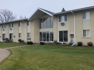 1320 Clayton Ct #201, Oshkosh, WI 54902