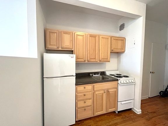 4th image of 227 E 5th St APT 5FE