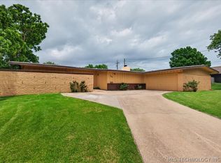 909 Lynnwood Ct, Bartlesville, OK 74006