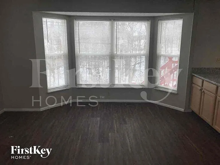 4801 Greenburg Dr — Photo 3