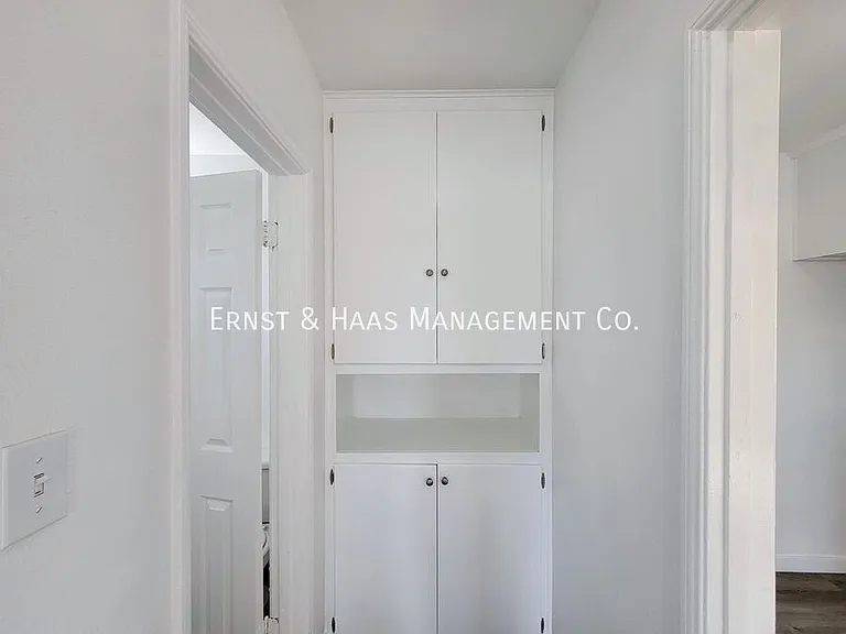 1027 E 7th St #1 — Photo 13