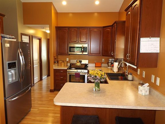 4th image of 109 Mountain Ash Ln
