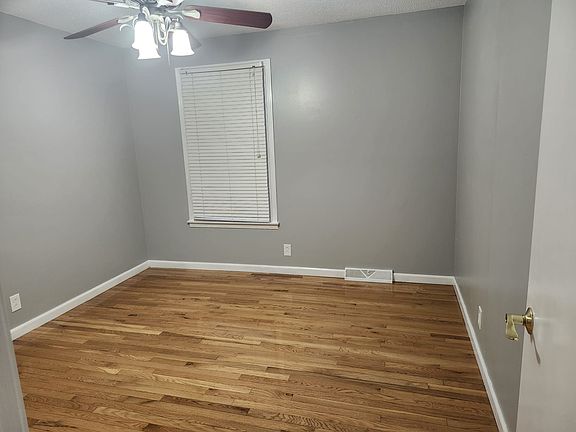 5th image of 125 Darlene Dr