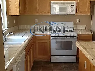 3 bed, 1633 sqft, $2,500 — Photo 3
