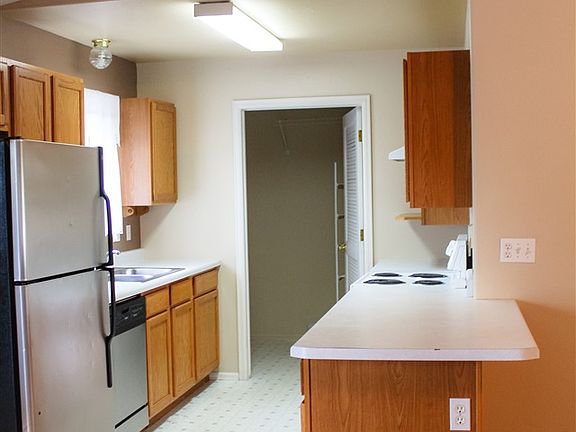 4th image of 489 Aspen Grove Dr