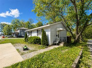 1034 9th St, Charleston, IL 61920