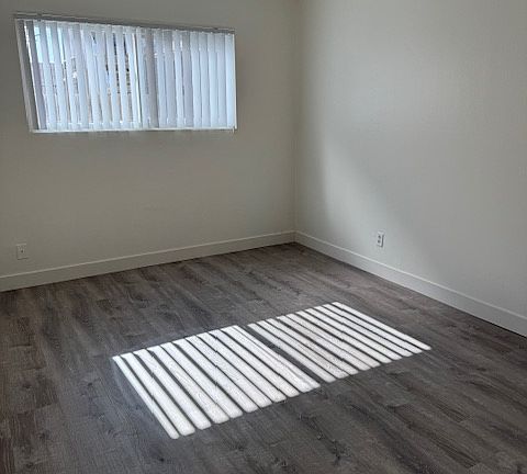5th image of 1382 Loma Ave APT 3