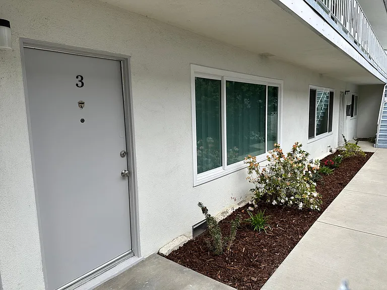 1328 Barry Ave #3 — Photo 18