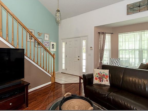 3rd image of 8571 Primrose Ln