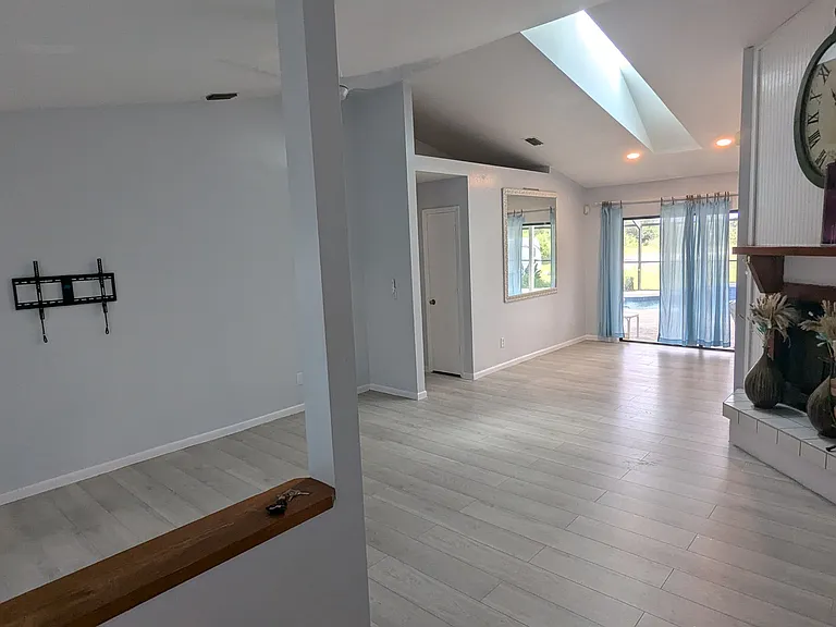 3810 24th Ave NE — Photo 12