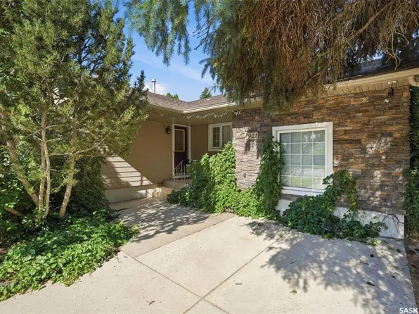 1921 Sommerfeld AVENUE, Saskatoon, SK S7J 2E2