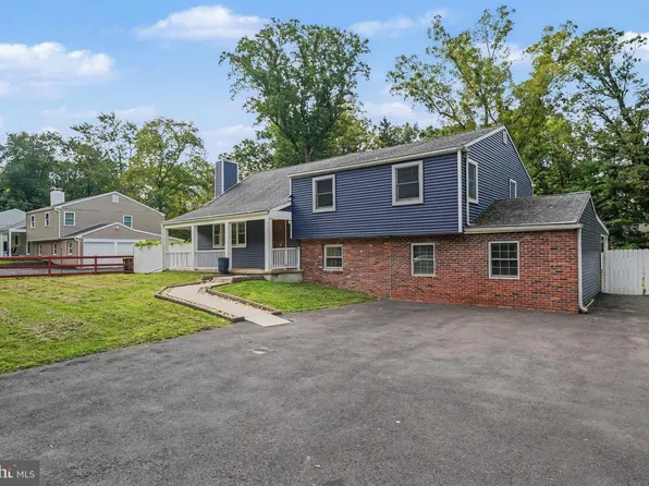 128 County Line Rd, Lansdale, PA 19446