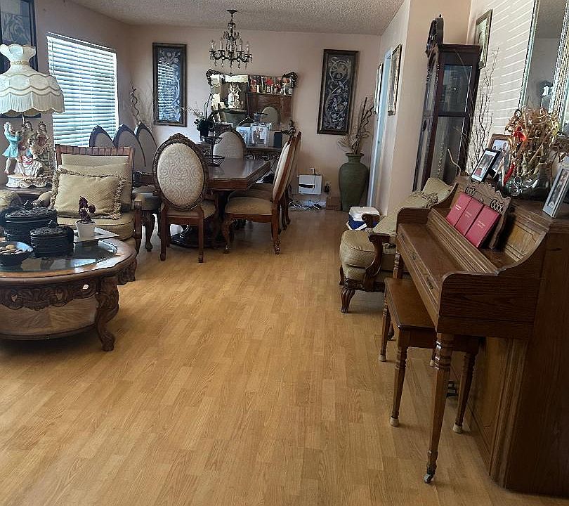 2nd image of 867 Hawthorne Drive