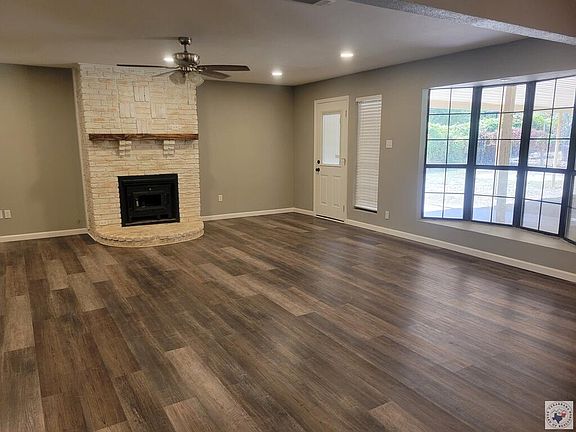 2nd image of 504 Manor Way Rd
