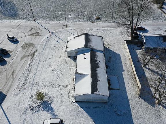 4th image of 8260 E County Road 210 S