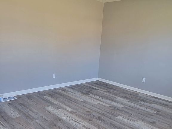 3rd image of 2997 Meadowview Dr