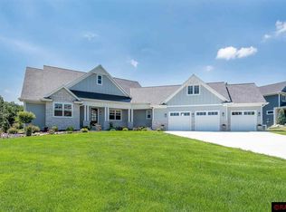 1005 Applewood Ct, Mankato, MN 56001