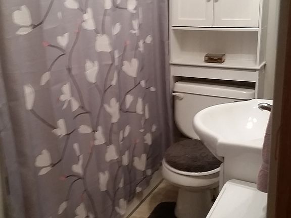 4th image of 721 6th St NE