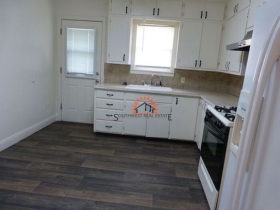 5th image of 204 Sandia Dr
