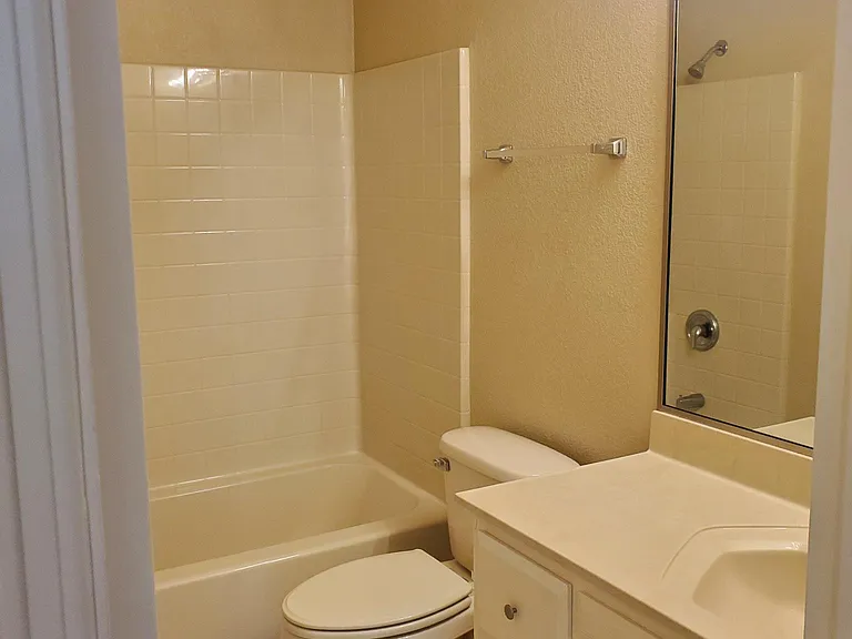 1924 Treasure Oaks Dr — Photo 8