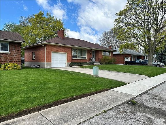 5th image of 130 Gardiner Ave E