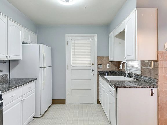 4th image of 4967 Maple St