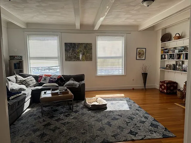 3 bed, 2350 sqft, $6,000 — Photo 2