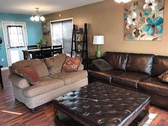 3rd image of 3723 Hawthorn Dr
