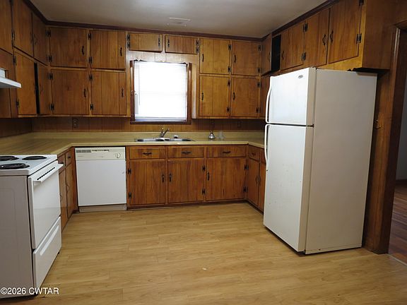 4th image of 610 Lewis Ave