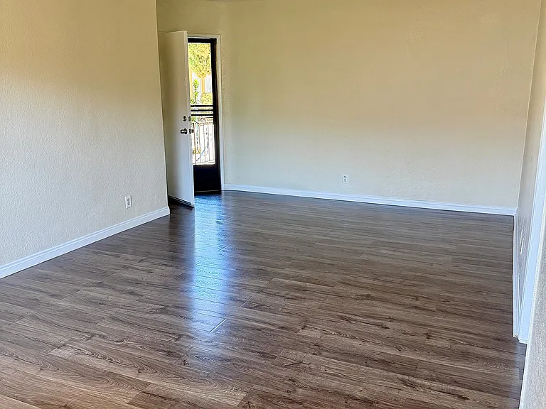 724 E Hardy St — Photo 2