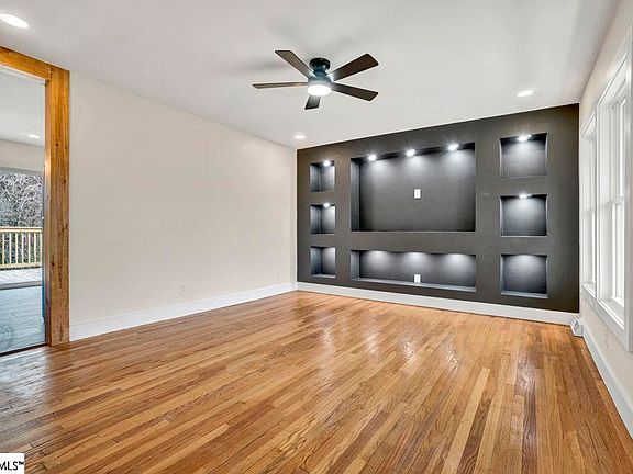 3rd image of 204 Quartermaster Rd