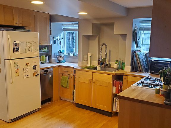 5th image of 1911B 8th Ave W