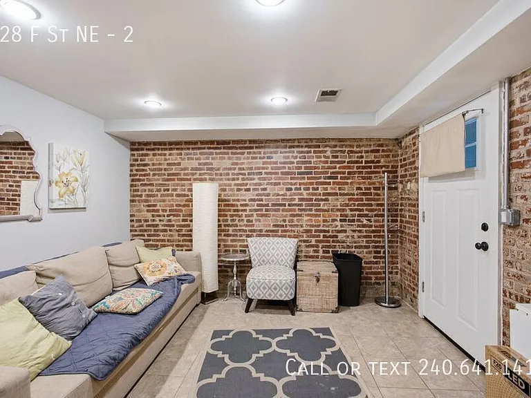 228 F St NE #2 — Photo 8